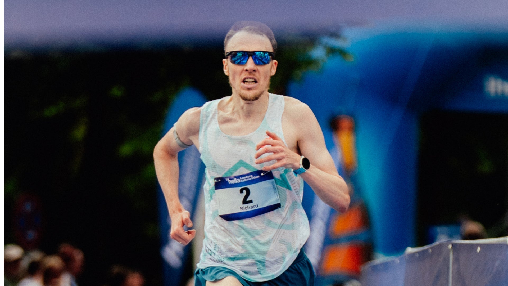 Hitzeschlacht mit Herzschlagfinale: Der hella hamburg halbmarathon 2025