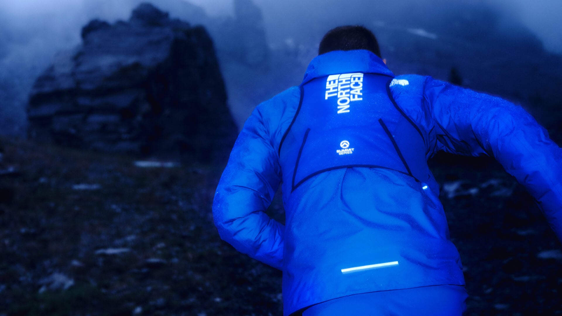 The North Face: Summit Series vereint Performance mit International Klein Blue